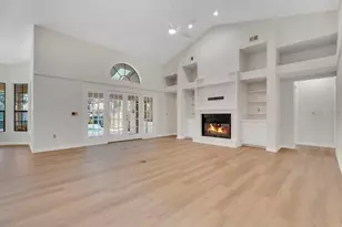 8021 Landgrove Ct, Orlando, FL 32819 - Photo 5