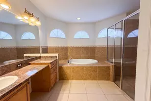 2015 River Crossing Dr, Valrico, FL 33596 - Photo 13