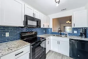 72 Pine Island Cir, Kissimmee, FL 34743 - Photo 9