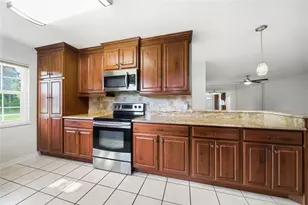 9401 N Rome Cir, Tampa, FL 33612 - Photo 9