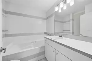 9401 N Rome Cir, Tampa, FL 33612 - Photo 15