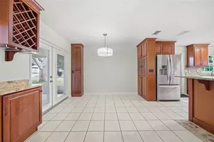 9401 N Rome Cir, Tampa, FL 33612 - Photo 9