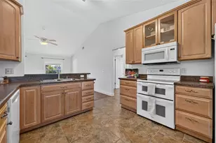 2925 Eagle Lake Dr, Orlando, FL 32837 - Photo 13