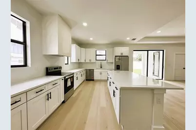 11703 Country Club Place, Tampa, FL 33612 - Photo 15