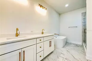 707 W Country Club Dr, Tampa, FL 33612 - Photo 17