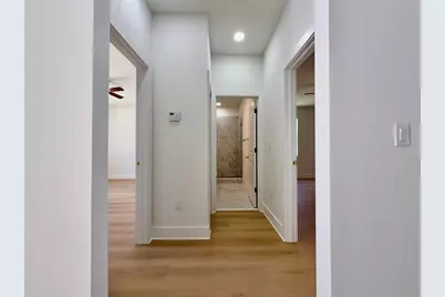 707 W Country Club Drive, Tampa, FL 33612 - Photo 27