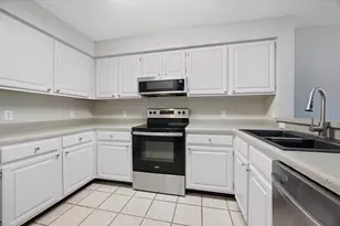 13917 Fairway Island Dr, Orlando, FL 32837 - Photo 3