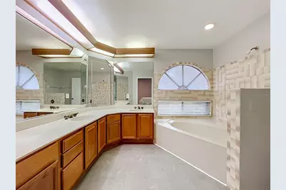 1275 Saint Tropez Circle #1275, Orlando, FL 32806 - Photo 15