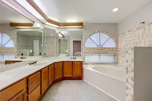 1275 St Tropez Cir, Orlando, FL 32806 - Photo 15