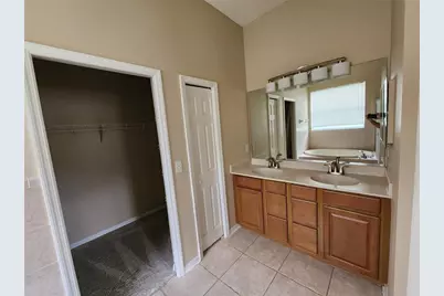 19205 Meadow Pine Drive, Tampa, FL 33647 - Photo 9
