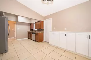 3913 Pine Ridge Rd, Orlando, FL 32808 - Photo 17