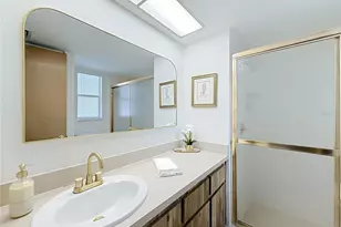 10617 Seminole Forest St E, Seminole, FL 33778 - Photo 17