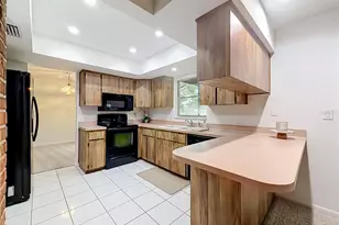 10617 Seminole Forest St E, Seminole, FL 33778 - Photo 11