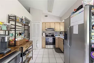 7805 Hyacinth Dr, Orlando, FL 32835 - Photo 5
