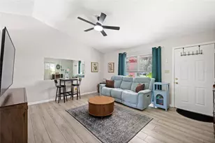 7805 Hyacinth Dr, Orlando, FL 32835 - Photo 3