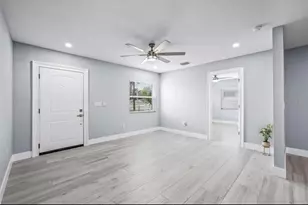 817 W Bougainvillea Ave, Tampa, FL 33612 - Photo 15