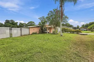 1215 56th Ave Dr E, Bradenton, FL 34203 - Photo 3