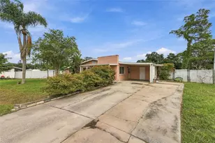 1215 56th Ave Dr E, Bradenton, FL 34203 - Photo 5