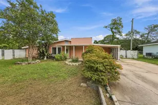1215 56th Ave Dr E, Bradenton, FL 34203 - Photo 1
