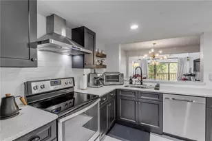 5472 Pine Creek Dr, Orlando, FL 32811 - Photo 5