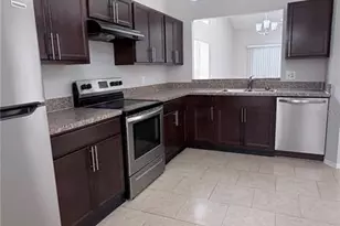 74 Lakepointe Cir, Kissimmee, FL 34743 - Photo 3