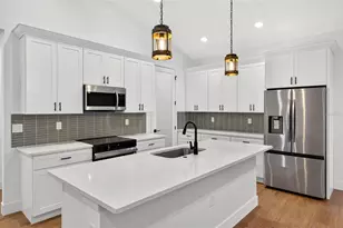 381 Carriage Ln, Lady Lake, FL 32159 - Photo 15