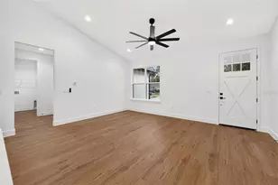 381 Carriage Ln, Lady Lake, FL 32159 - Photo 9