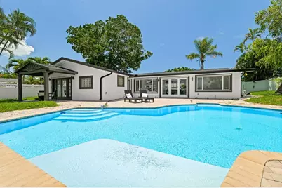 7905 9th Avenue S, Saint Petersburg, FL 33707 - Photo 5