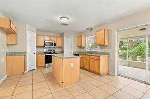 2228 Sandridge Cir, Eustis, FL 32726 - Photo 5