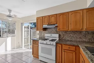 1049 Trowbridge Ct, Longwood, FL 32750 - Photo 9