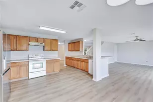 3260 Amberley Park Cir, Kissimmee, FL 34743 - Photo 11