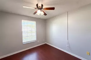 16005 Woodpine Dr, Tampa, FL 33618 - Photo 9