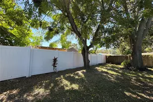 16005 Woodpine Dr, Tampa, FL 33618 - Photo 15