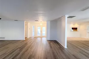 3705 Malec Cir, Sarasota, FL 34233 - Photo 9