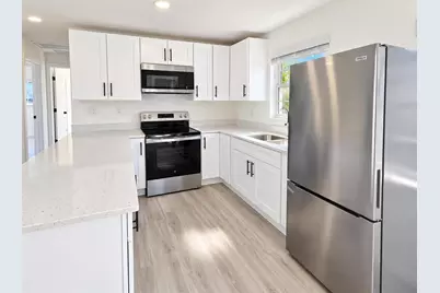 1735 New Hampshire Avenue NE, Saint Petersburg, FL 33703 - Photo 5