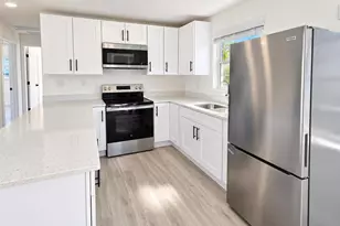 1735 New Hampshire Ave NE, Saint Petersburg, FL 33703 - Photo 5
