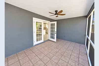 1735 New Hampshire Avenue NE, Saint Petersburg, FL 33703 - Photo 13