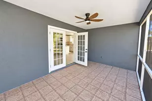 1735 New Hampshire Ave NE, Saint Petersburg, FL 33703 - Photo 13