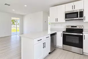 1735 New Hampshire Ave NE, Saint Petersburg, FL 33703 - Photo 3
