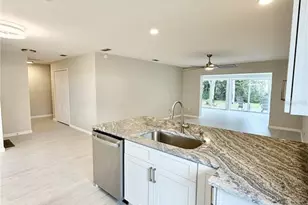 11481 W Bayshore Dr, Crystal River, FL 34429 - Photo 11