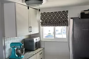 12538 SW Kingsway Cir, Lake Suzy, FL 34269 - Photo 9