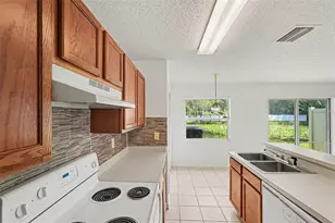 8419 Edgewater Pl Blvd, Tampa, FL 33615 - Photo 17