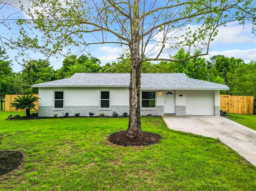 12400 95th Ter, Belleview FL  34420-7422 exterior