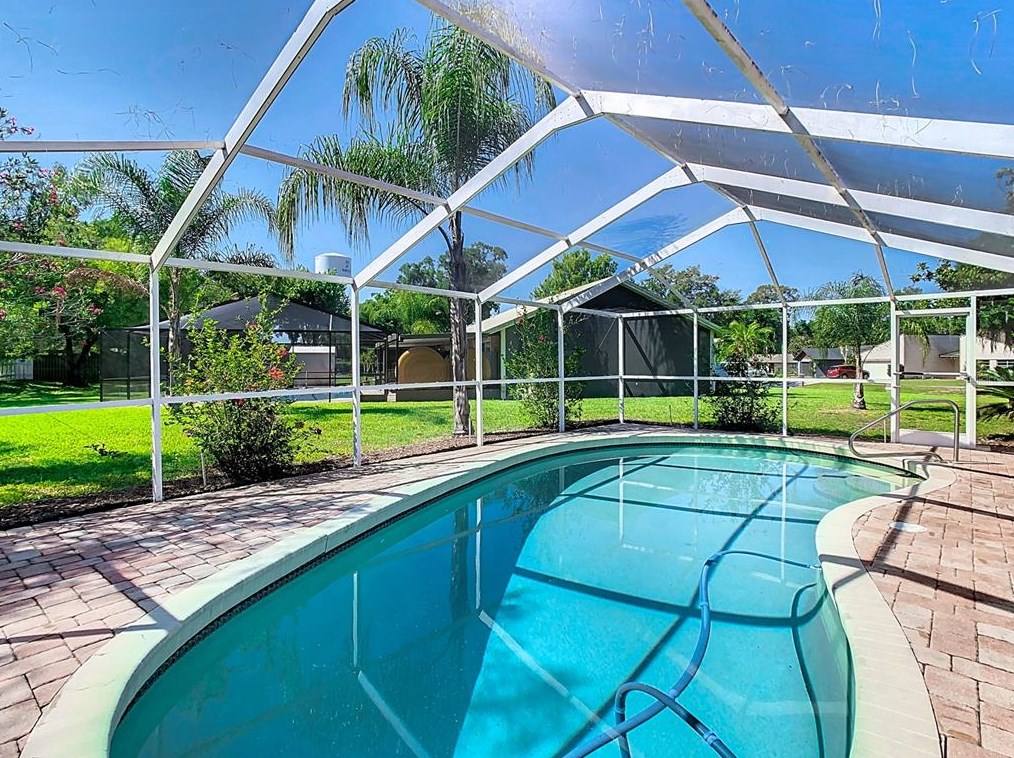 1001 Redbud Cir, Plant City FL  33563-8876 exterior