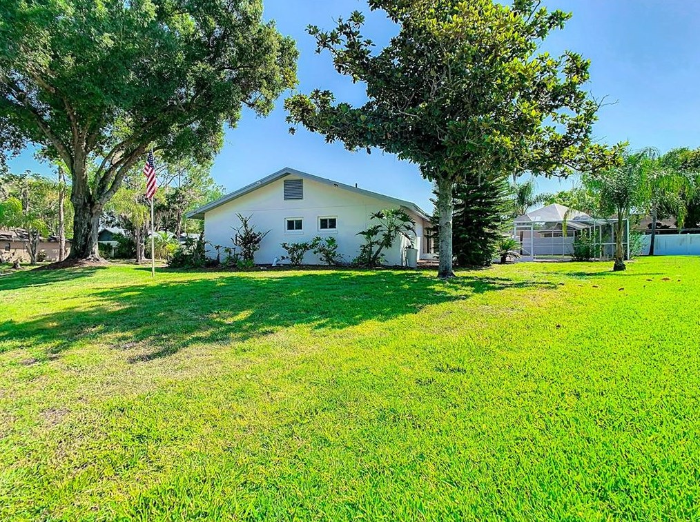 1001 Redbud Cir, Plant City FL  33563-8876 exterior