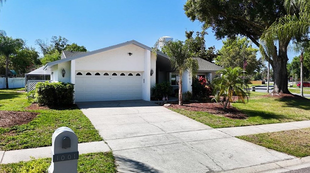 1001 Redbud Cir, Plant City FL  33563-8876 exterior