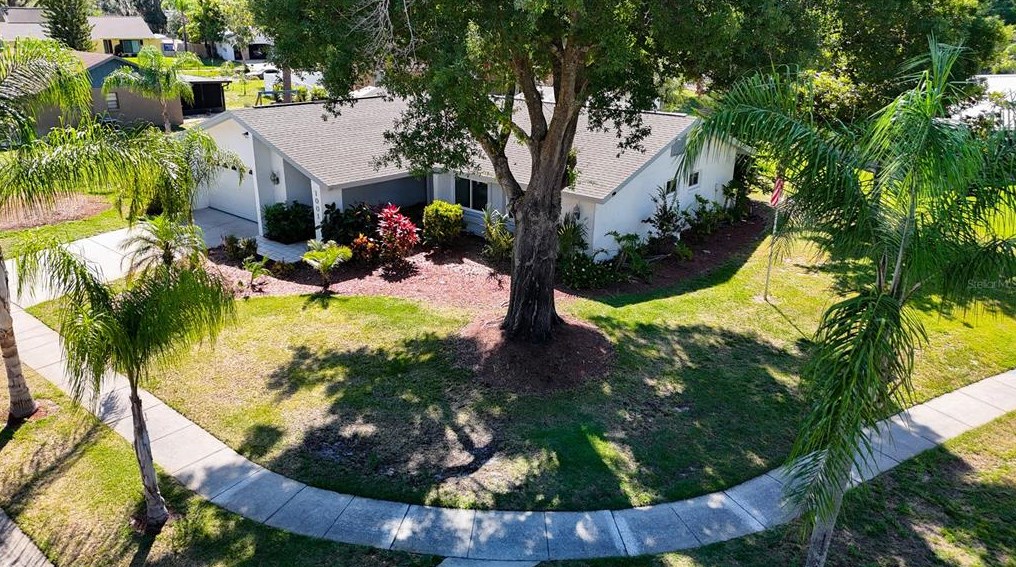 1001 Redbud Cir, Plant City FL  33563-8876 exterior