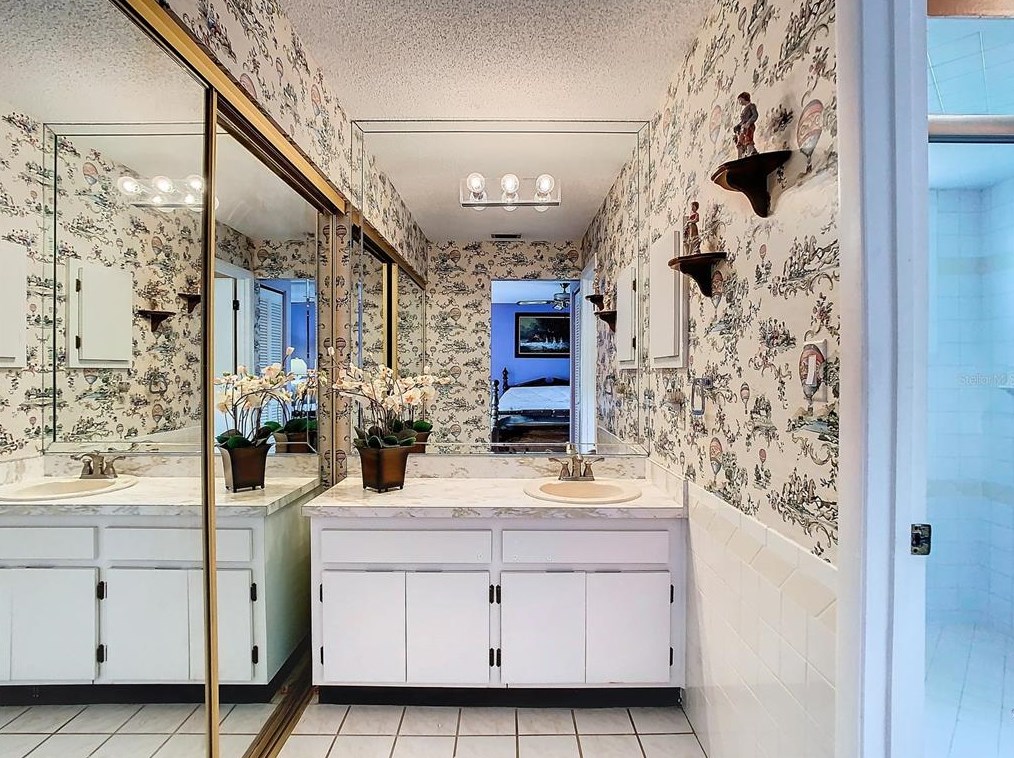 1001 Redbud Cir, Plant City FL  33563-8876 exterior