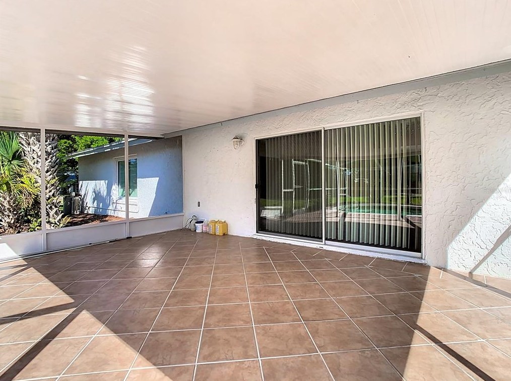 1001 Redbud Cir, Plant City FL  33563-8876 exterior