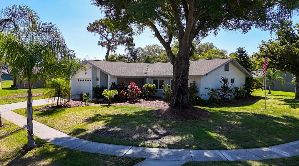 1001 Redbud Cir, Plant City FL  33563-8876 exterior